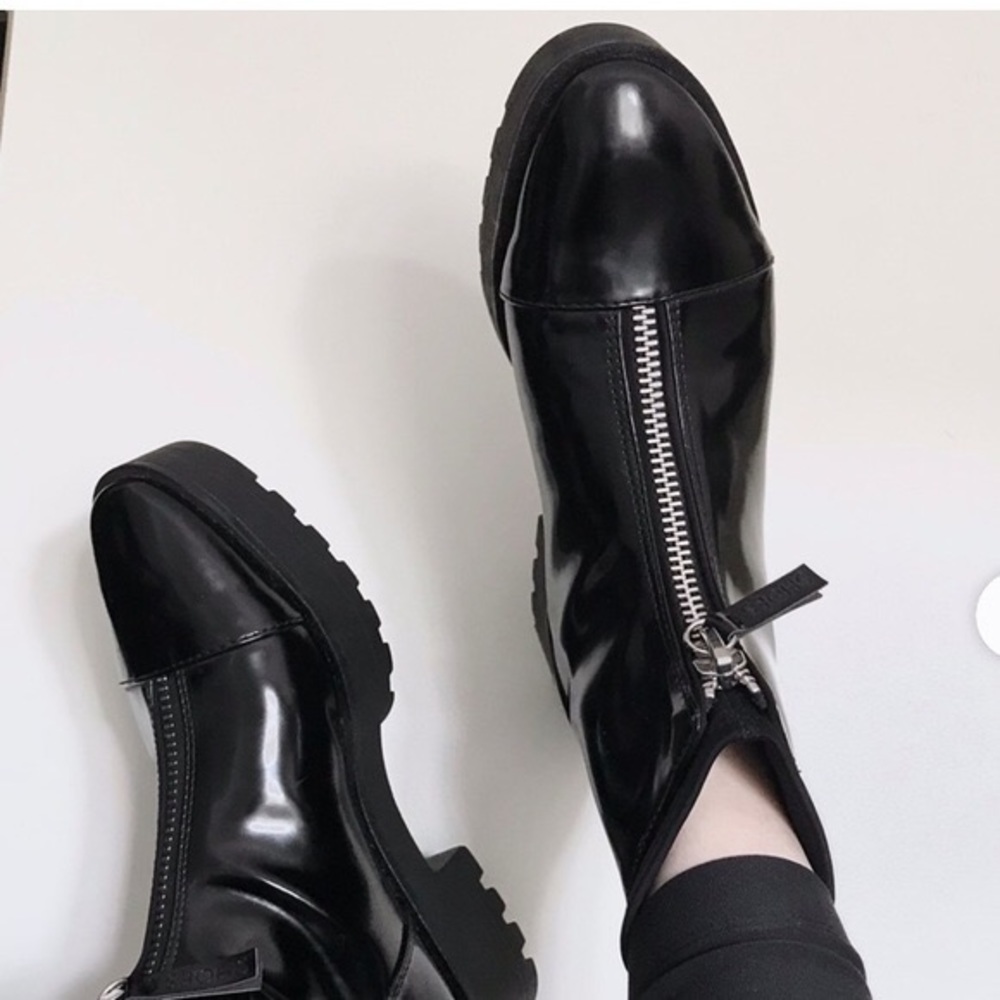 Zara Black Shiny Zipfront Lug Sole Ankle Boots Size 39 EU (8)